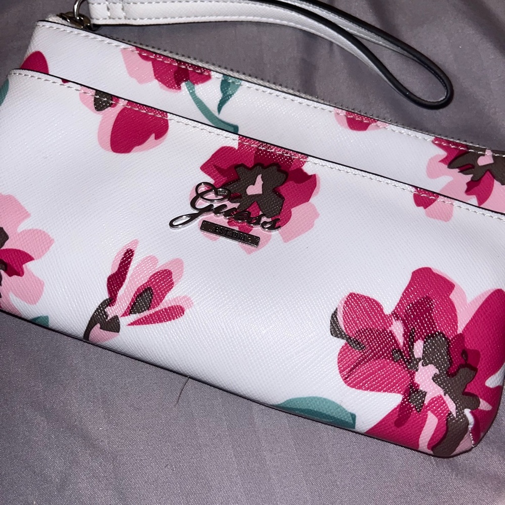 Guess, white flower wristlet, like new, never used.